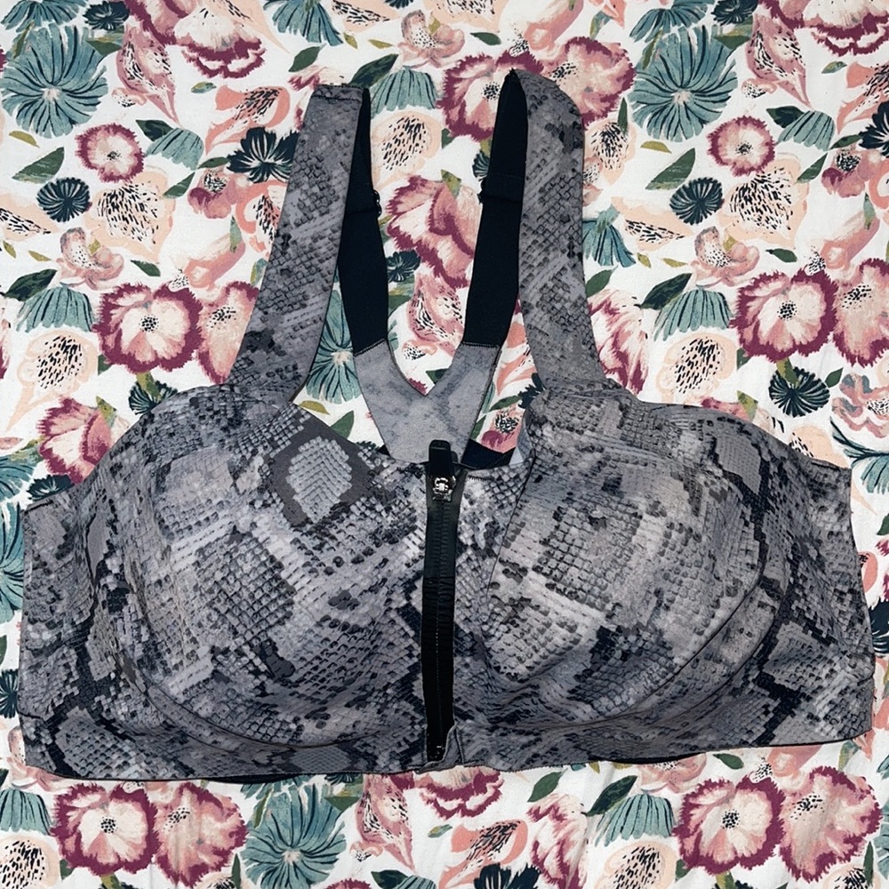 VS Incredible Knockout Ultra Max Sports Bra